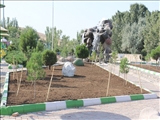 کاشت چمن در فضای سبز محوطه پارک مره خونی چهره زیبایی به این مجموعه داد